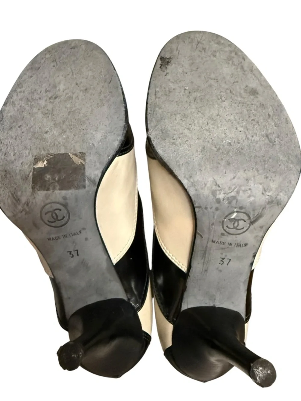 Vintage CHANEL Black Cream Two-tone Oxford Pumps with bags/box size 37